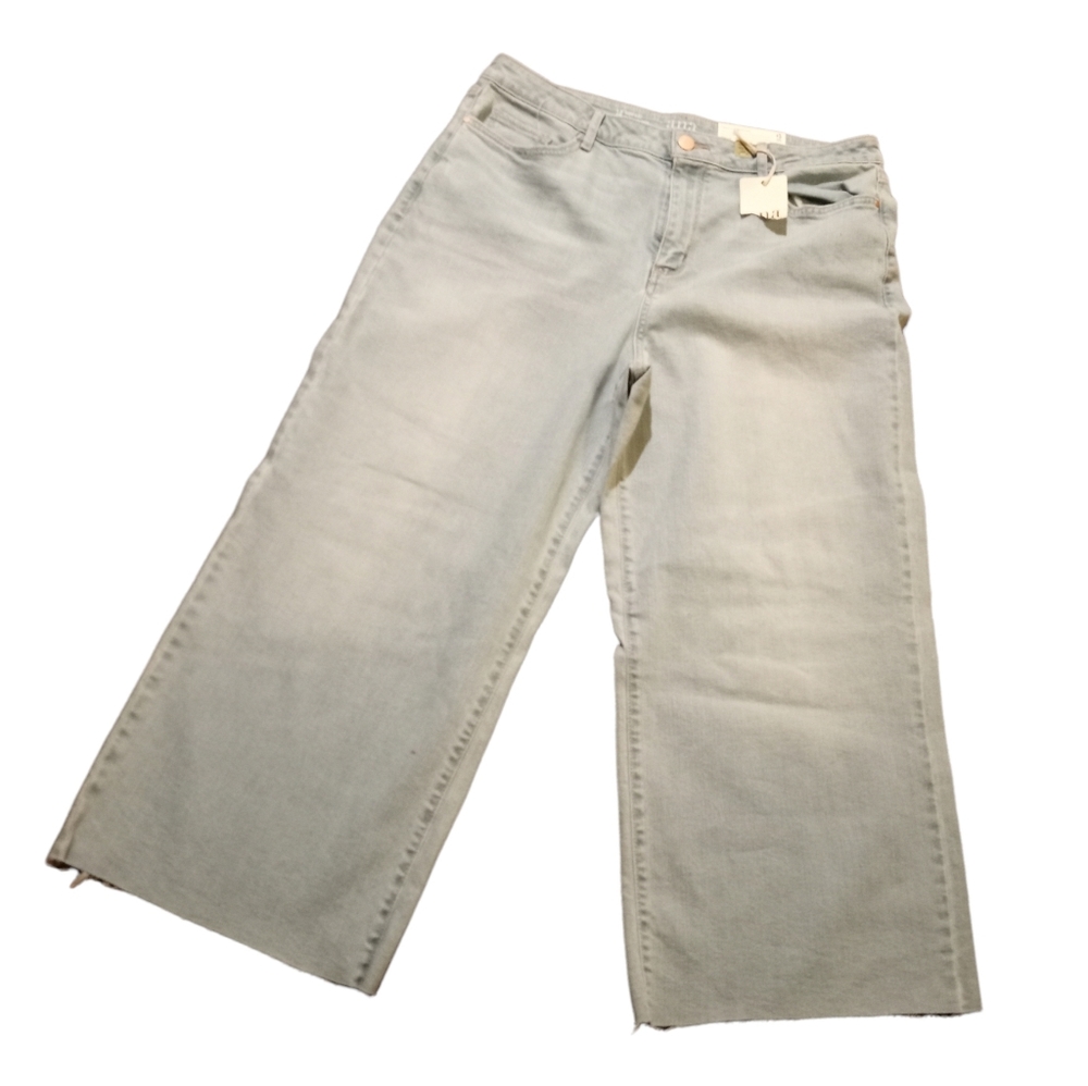 High Rise Wide leg light wash cropped Jeans